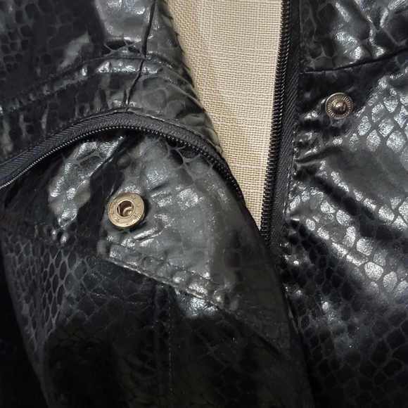 Chicos Womens Black Faux Snakeskin Zip Up & Snap w/ Belt Size 2 (Large) #521 - Picture 5 of 12